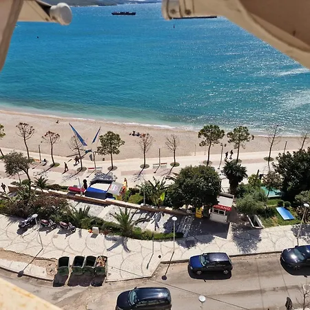 Beachfront 公寓 *
